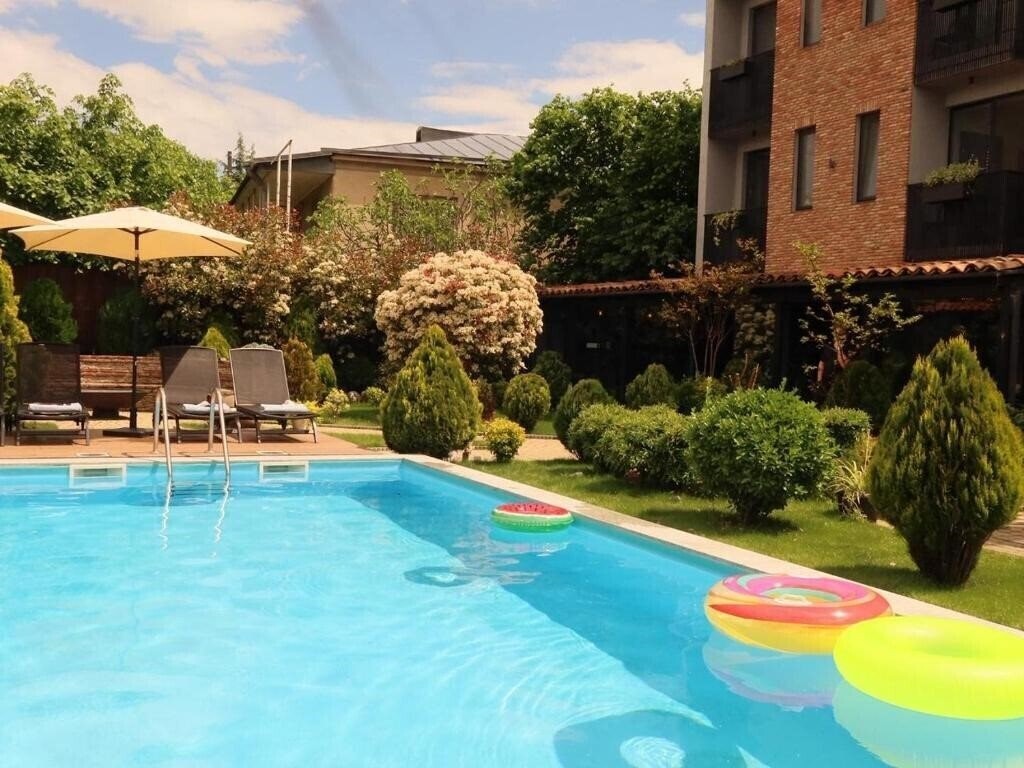 Отель Boutique Hotel Kviria 4*