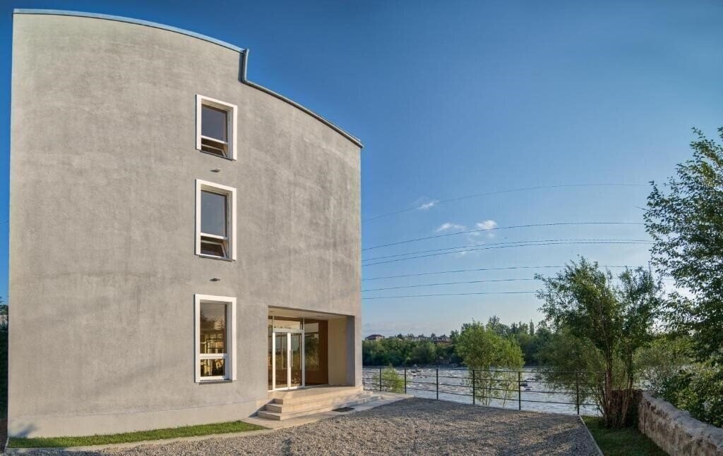 Four Seasons Riverside 4* суреті