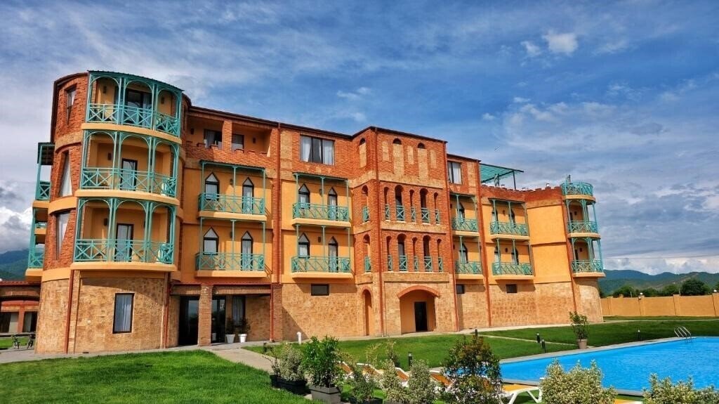 Burki Castle & Cellar 4* қонақ үйі