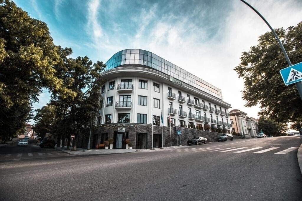 Отель Holiday Inn Telavi 5*