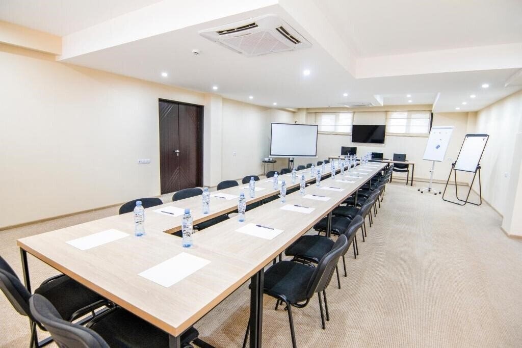 Lisi Hills Hotel 3* фотосуреті