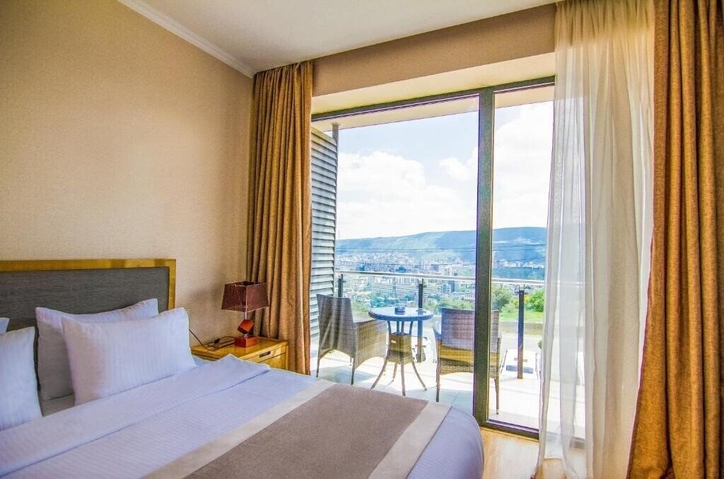 Lisi Hills Hotel 3* суреті