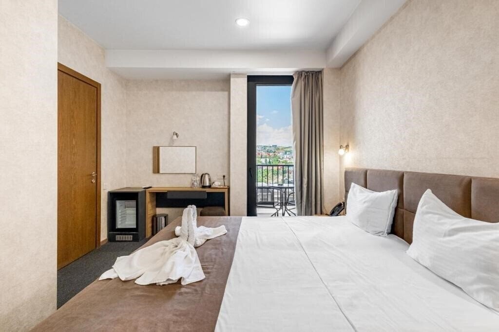 Фото Brooch Hotel 4*