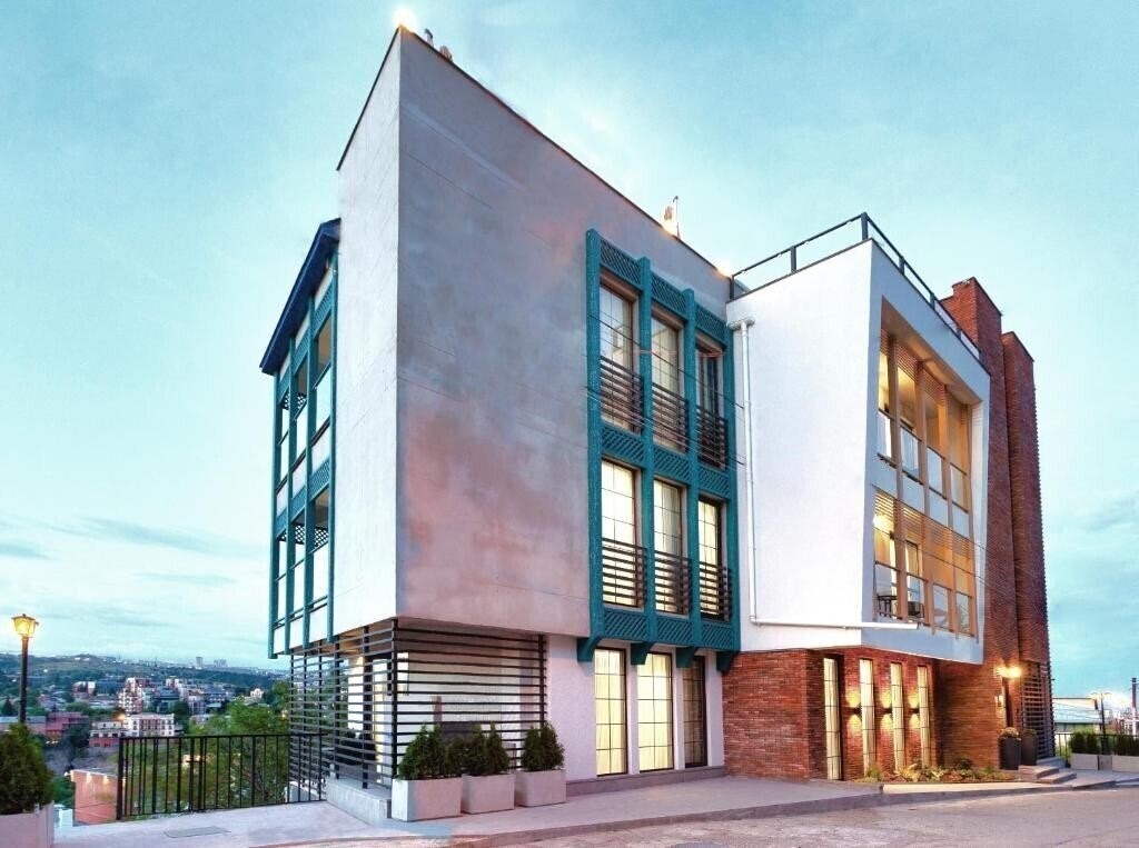 Brooch Hotel 4* суреті