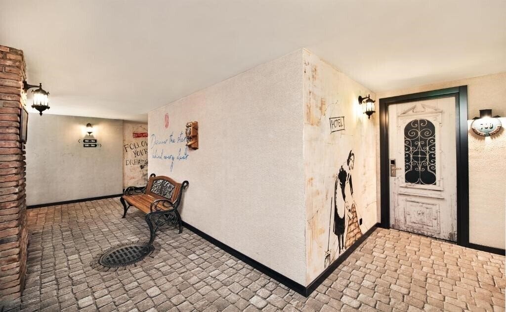 Biography Design Tbilisi 4* суреті