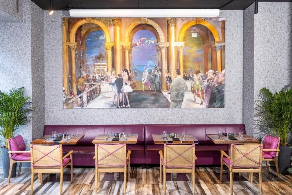 Theory 4* фотосуреті