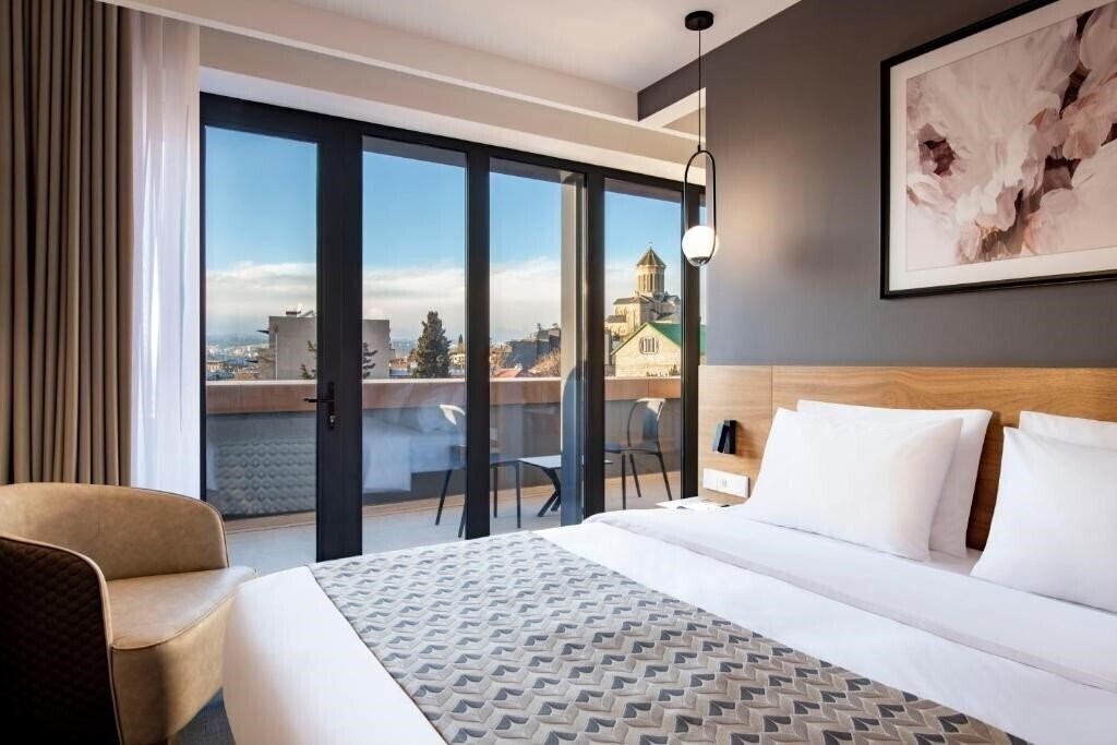 Отель Clocks 4*