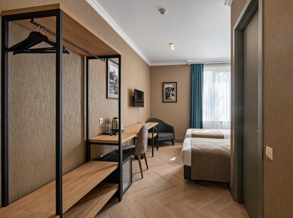 Old Wall Hotel 3* суреті