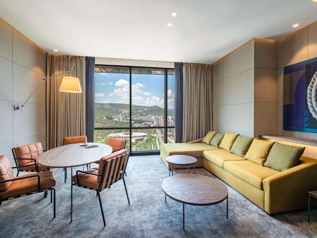 Pullman Tbilisi Axis Towers 5* қонақ үйі