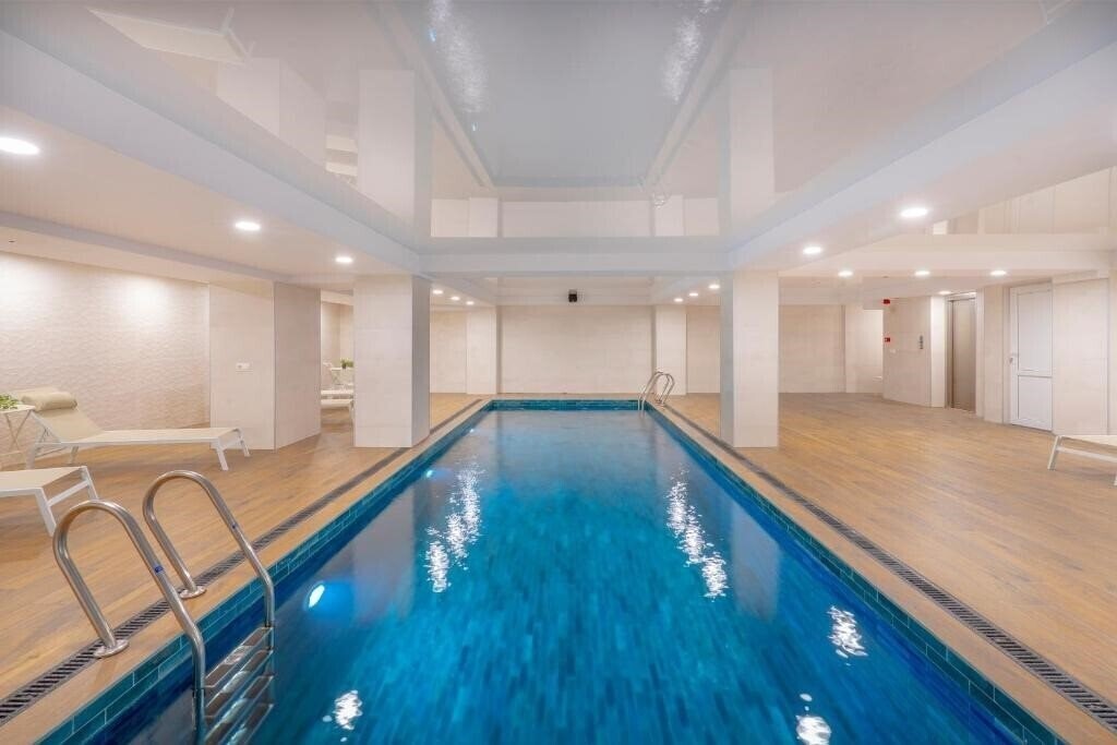 Iris Hotel 4* суреті