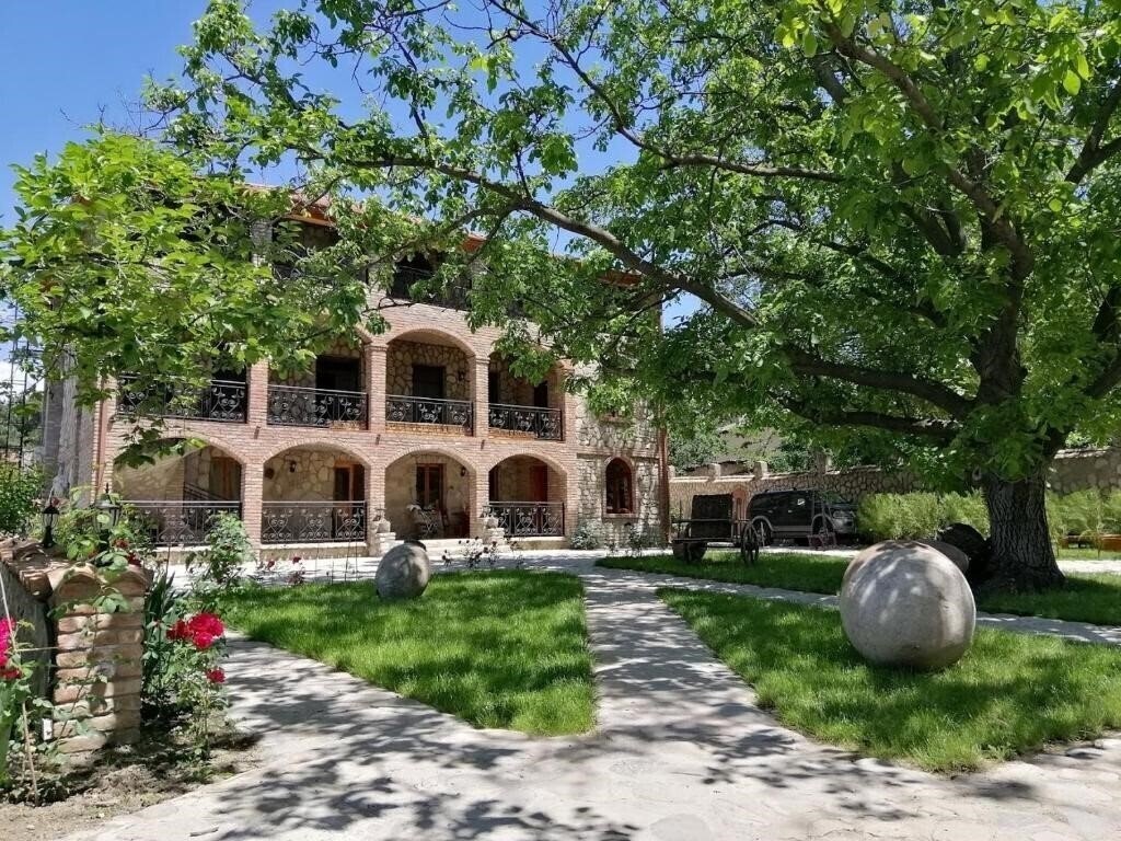 Chateau Fort De Manavi 4* қонақ үйі