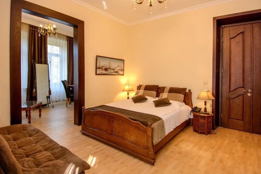 Изображение British House 4*