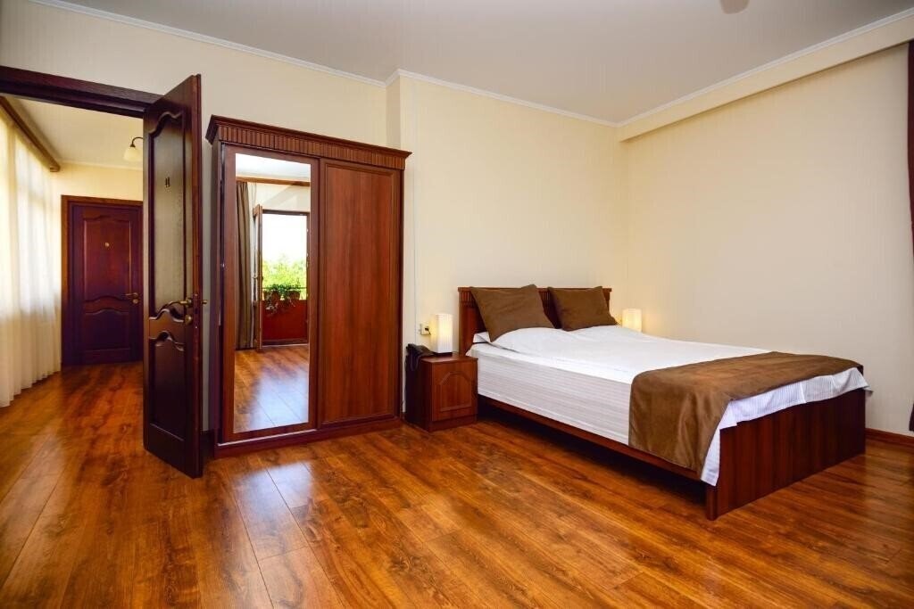 British House 4* суреті