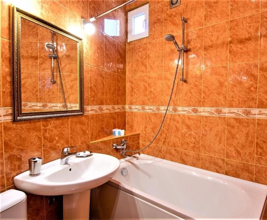 British House 4* суреті