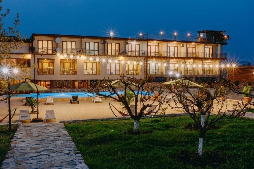 Отель Hotel & Wine Cellar Arge 3*