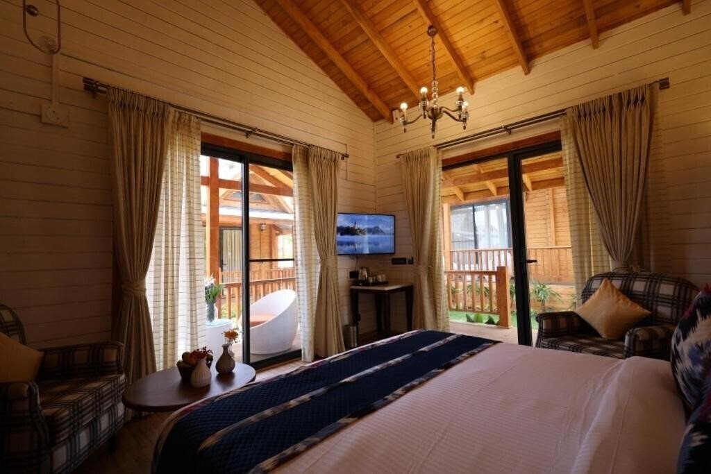 Картинка Foxoso Aaristo Baga Beach Resort 4*