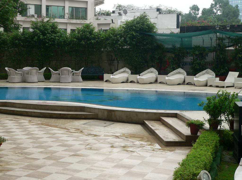 Отель Hotel The Royal Plaza 4*