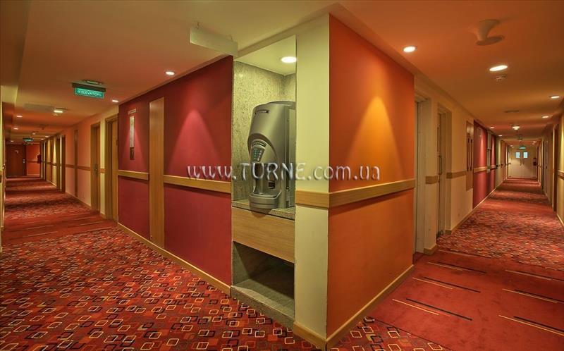 Отель Ibis Delhi Airport 3*