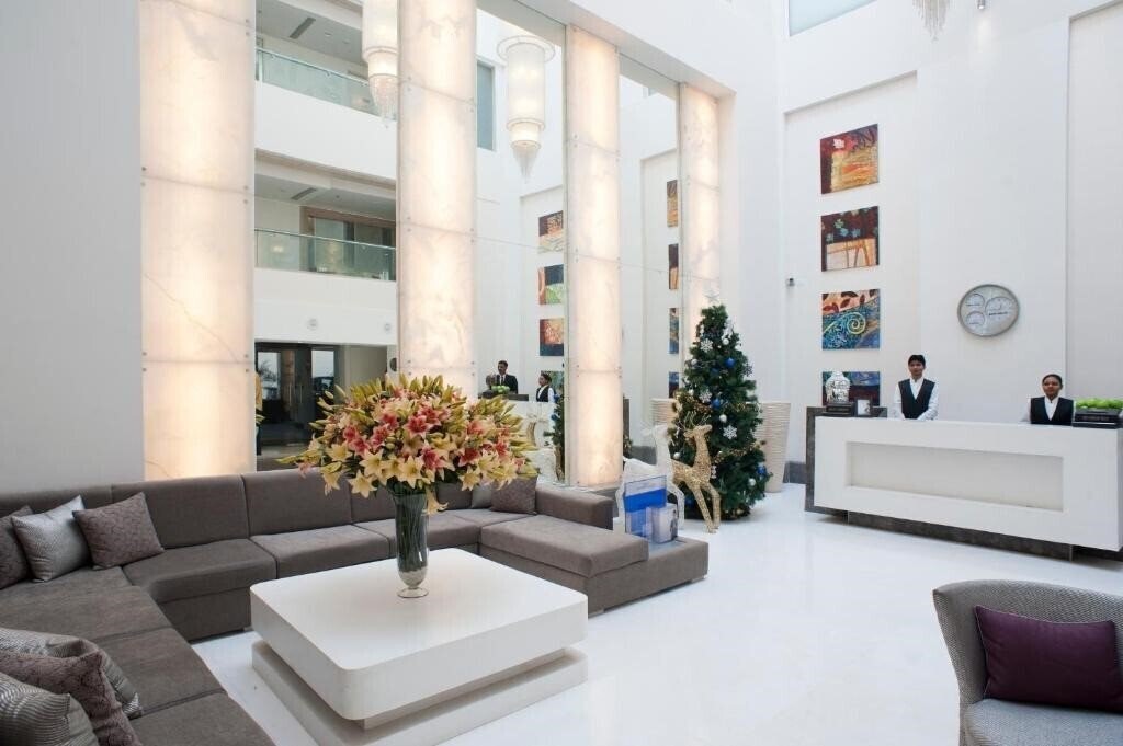 The Ashtan Sarovar Portico 3* суреті