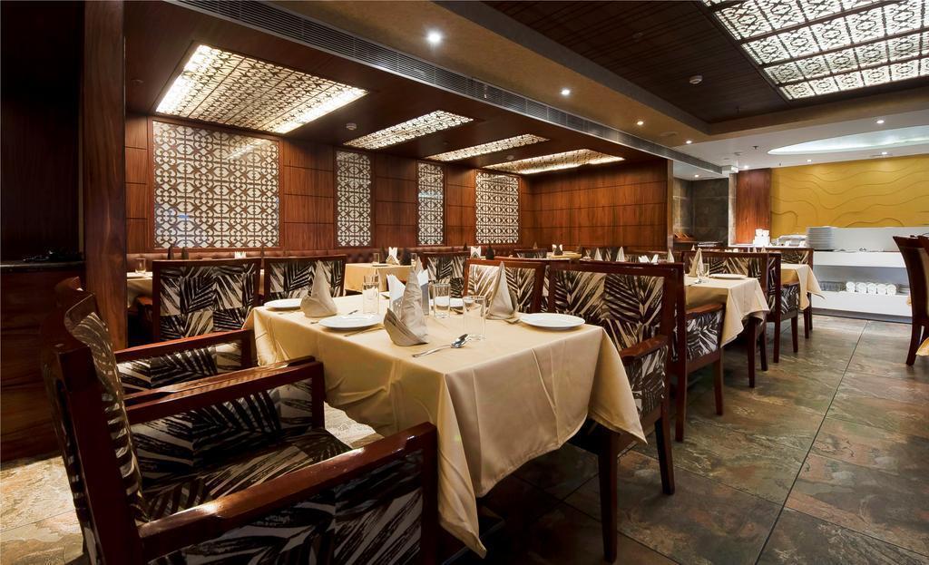 Фото Hotel Regent Grand Patel Nagar 4*