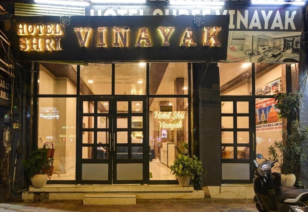 Отель Hotel Srivinayak 3*