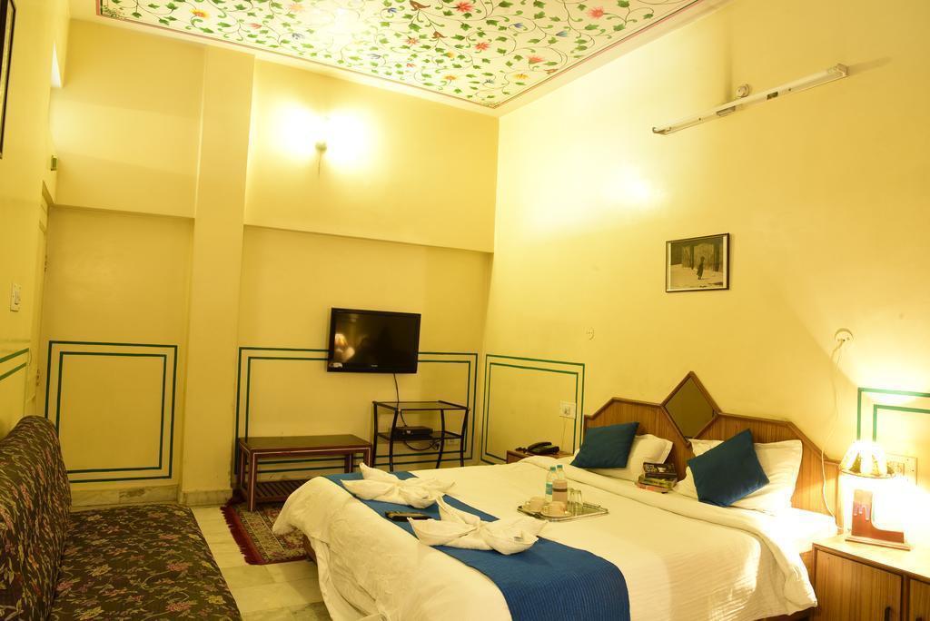 Отель Hotel Bani Park Palace 2*