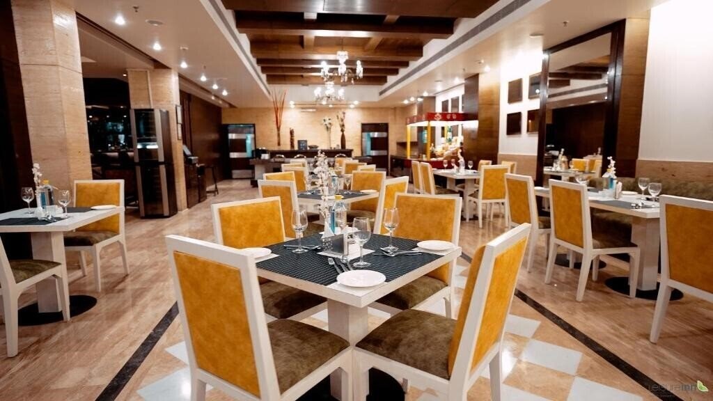 Leisure Inn Grand Chanakya 4* суреті