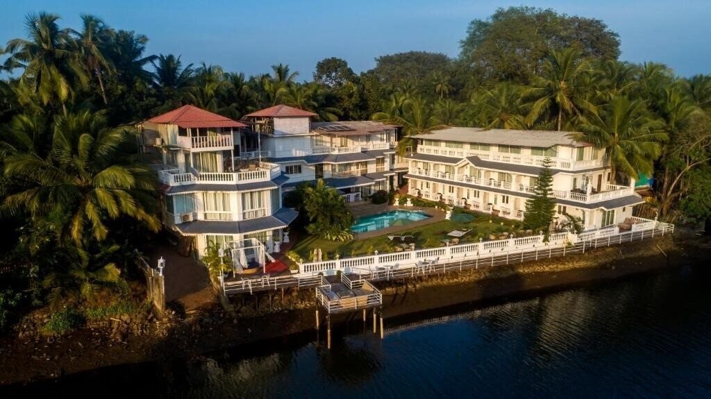 The River Palace 3* қонақ үйі