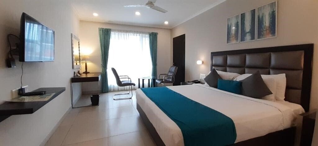 The Hq 4* суреті