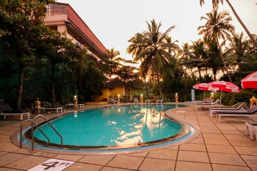 Фото Carina Beach Resort 2*