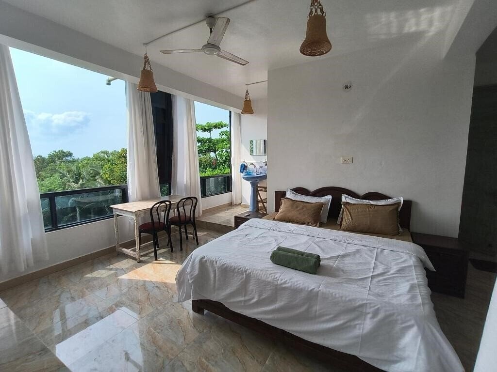 White Feather Guest House 2* суреті