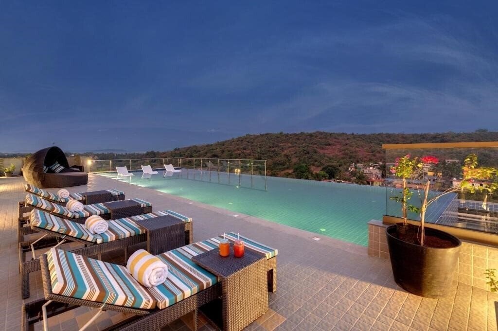 Отель The Fern Habitat Candolim Goa 4*