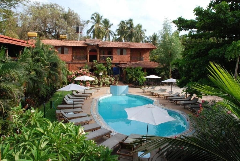 Отель Sea Breeze Candolim 3*