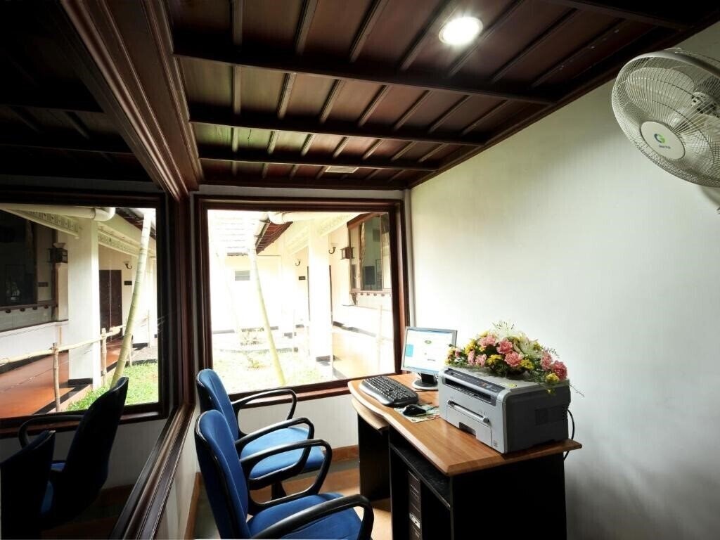 Фотография Abad Whispering Palms 3*