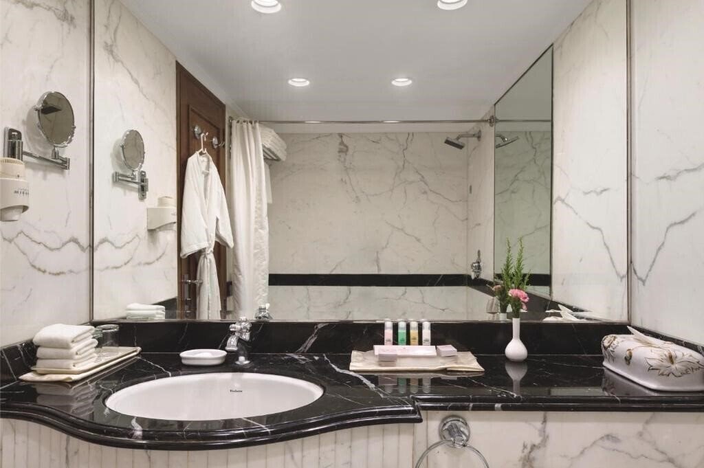 Ramada Plaza Palm Grove 5* фотосуреті