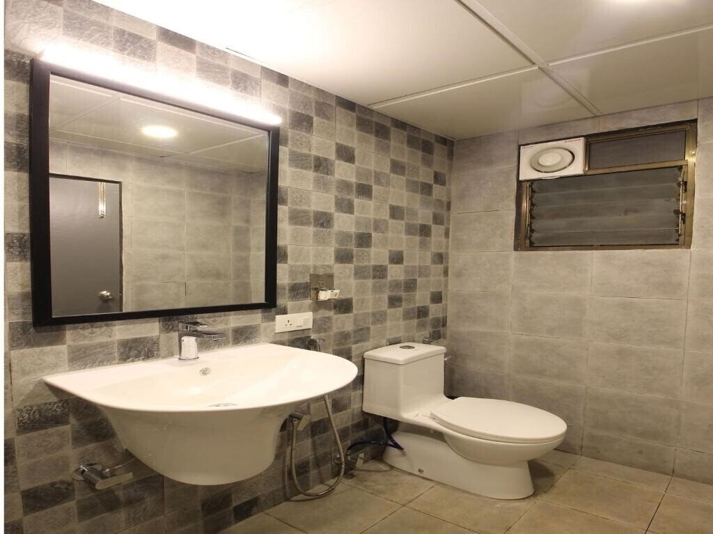 Фотография Oceans 7 Ashwem (ex. OYO Townhouse Ashvem) 3*