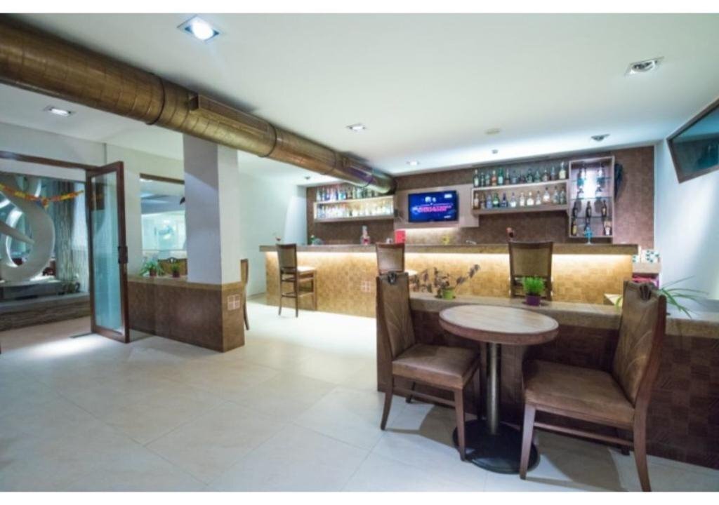 Neelams The Glitz 4* фотосуреті