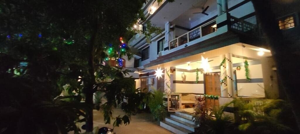 Отель Little Nest 2*