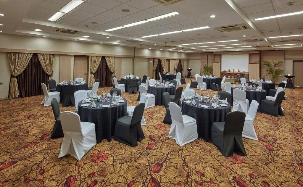 Royal Orchid Beach Resort 5* фотосуреті