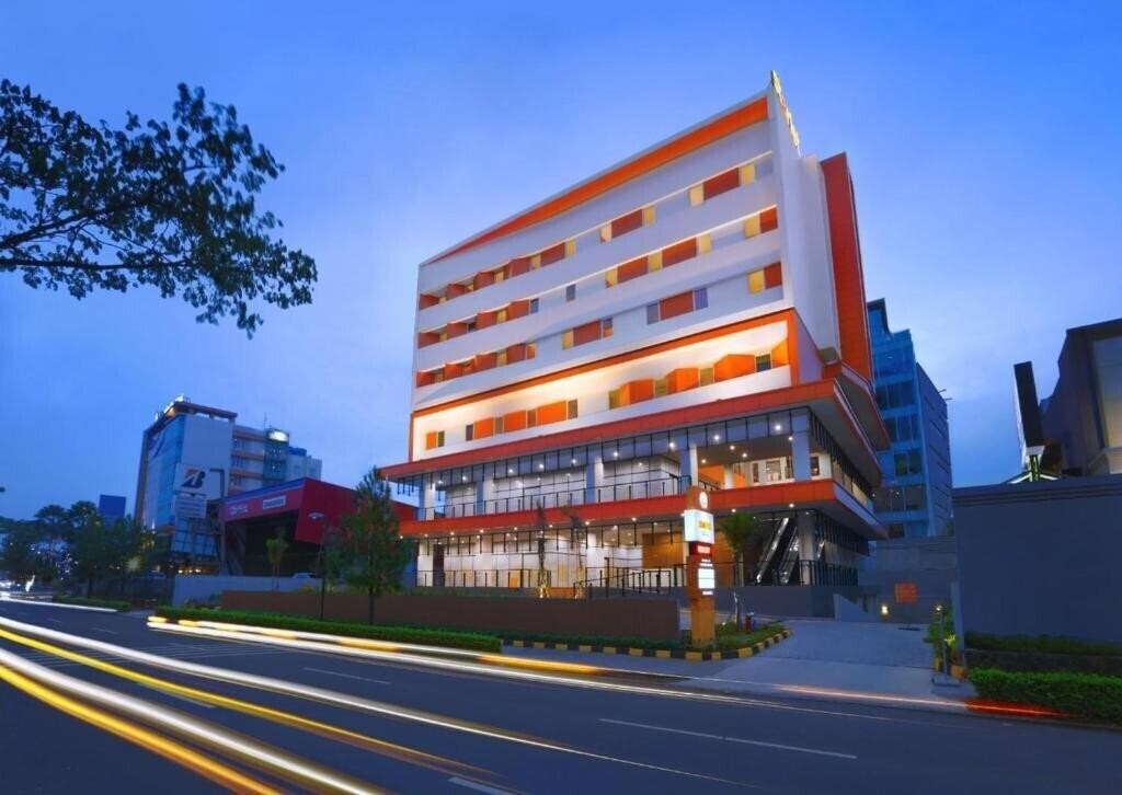 Отель Starlet Hotel BSD City Tangerang 3*