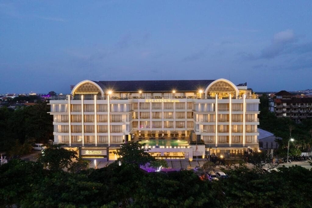 Отель Platinum Hotel Jimbaran 5*