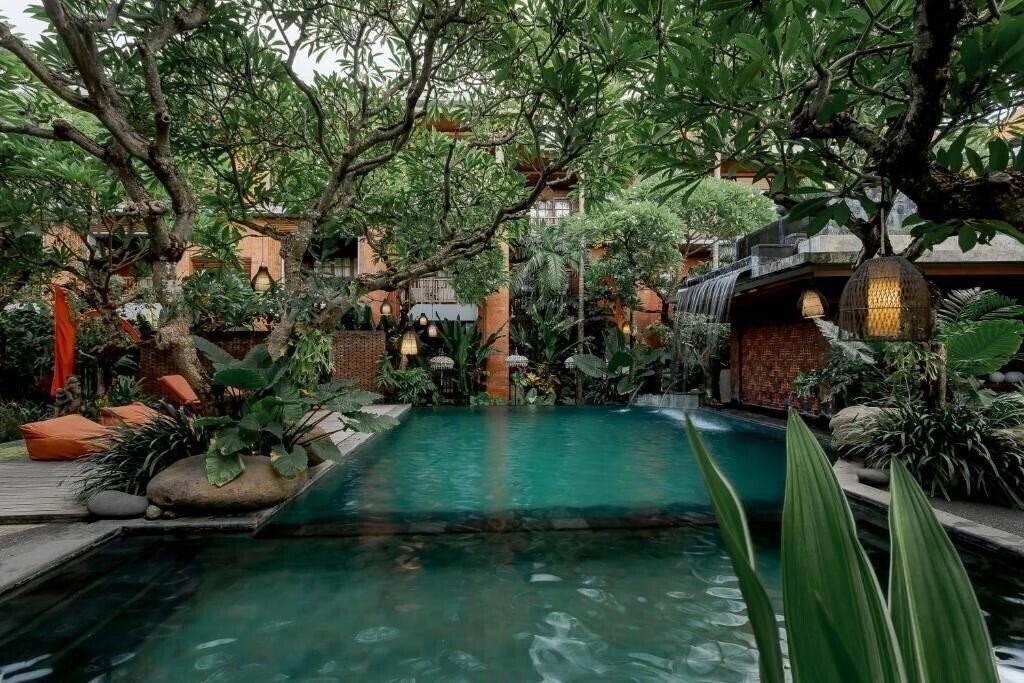 Fourteen Roses Legian 3* фотосуреті