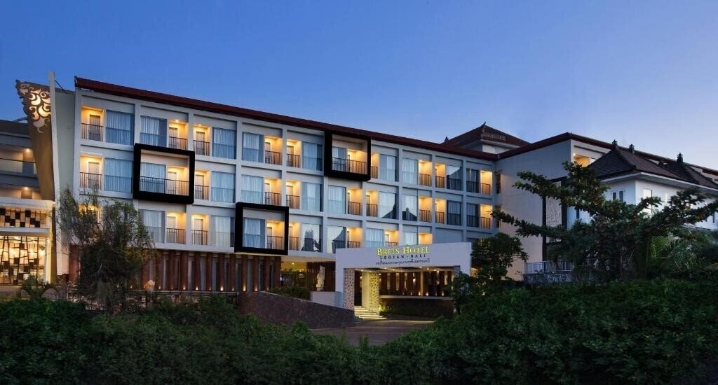 Фото Brits Hotel Legian 4*