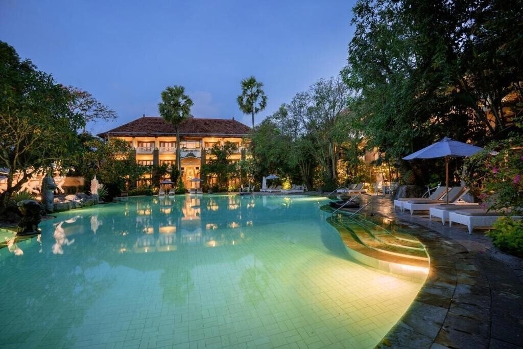 Отель Hotel Kumala Pantai 4*