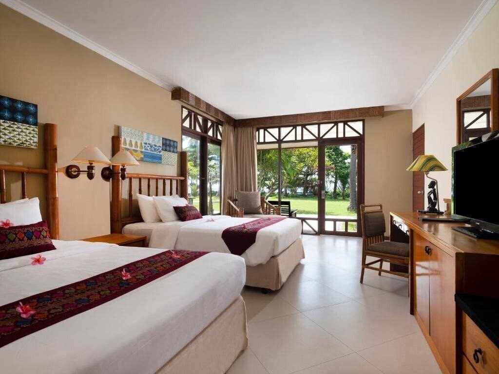 Фото Holiday Resort Lombok 4*