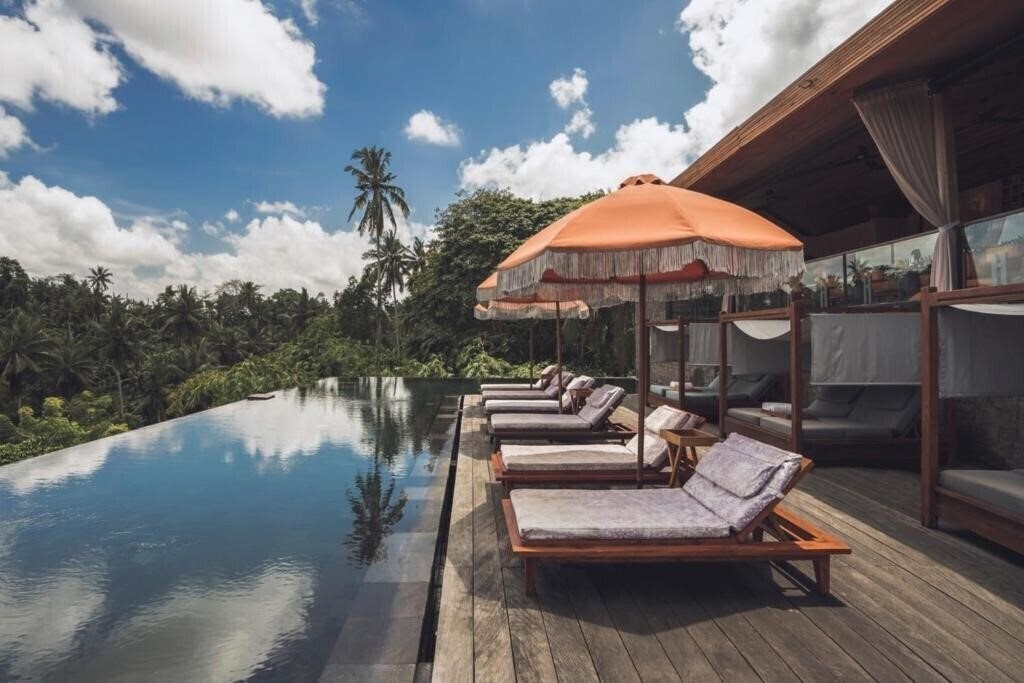 Отель Kaamala Resort Ubud 5*