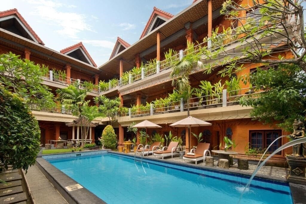 Фото Hotel Lumbung Sari Legian 4*