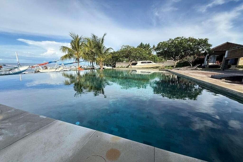 Отель Hi Blue Bali Melasti Resort by Zuzu 2*