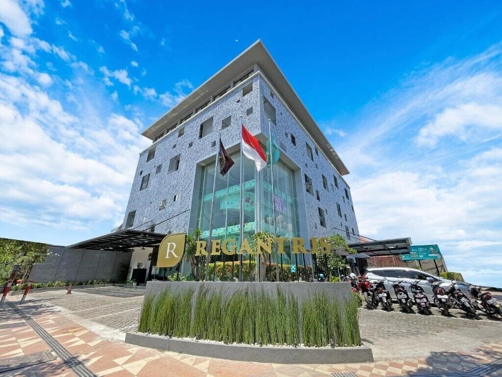 Отель Artotel Surabaya 3*