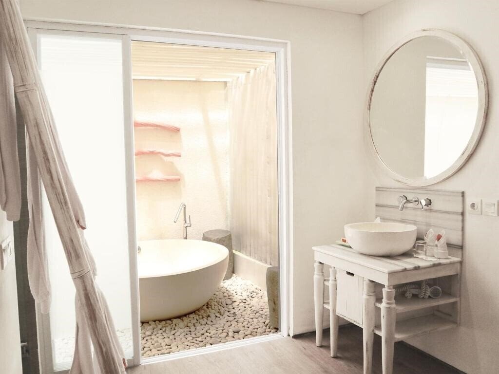 Harris Hotel & Residences Sunset Road 4* фотосуреті